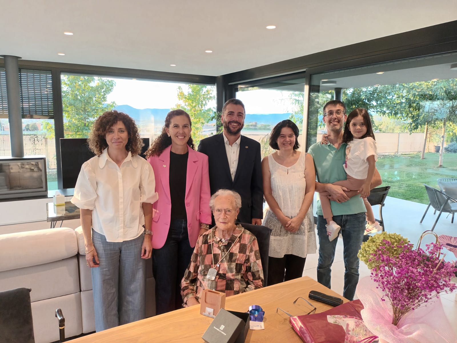 Roda de Ter homenatja Antònia Montañà Ferrer amb la Medalla dels Cent Anys