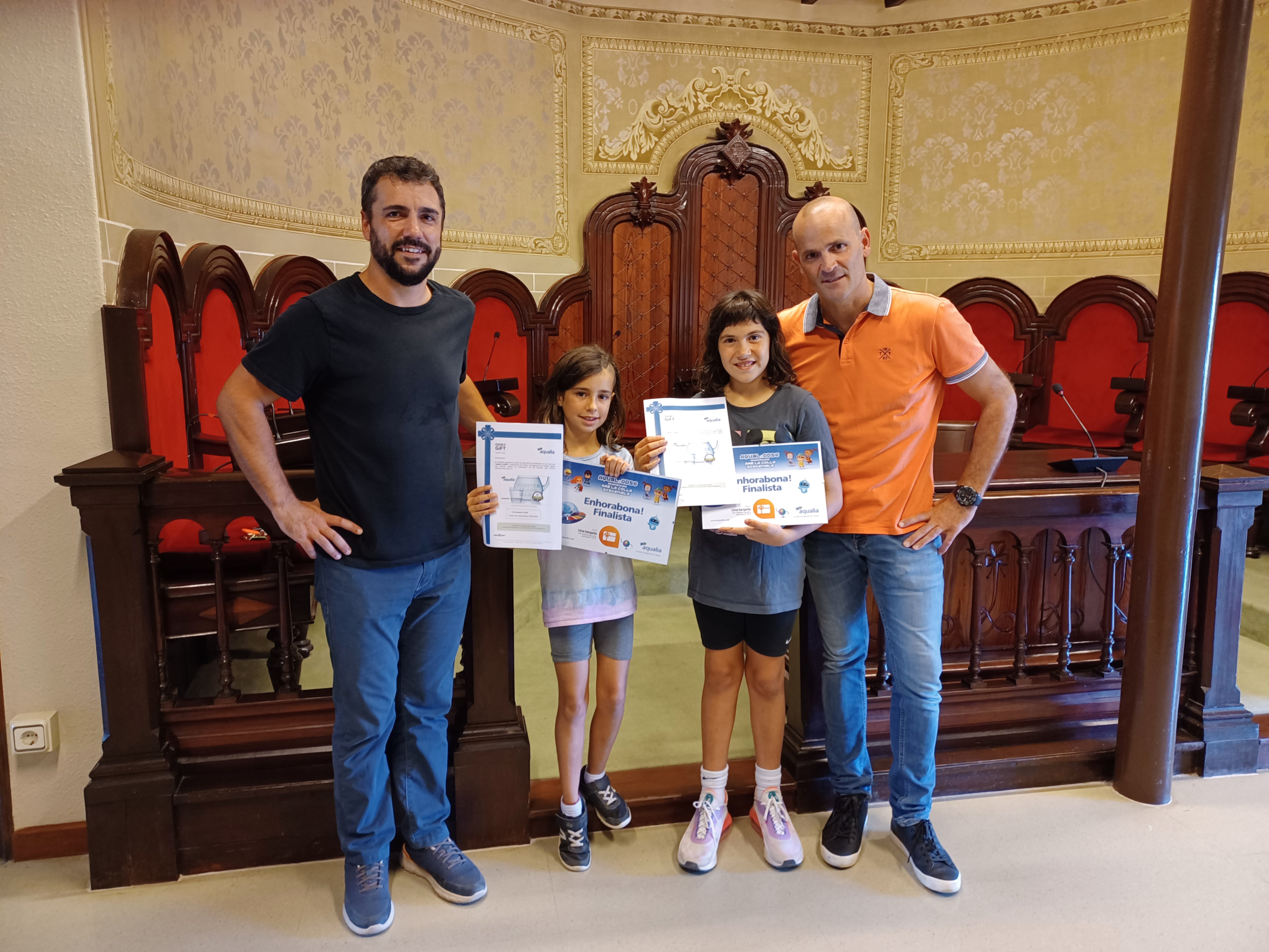 Dues nenes de Roda de Ter premiades pel seu coneixement sobre l'aigua i com tenir cura de la biodiversitat