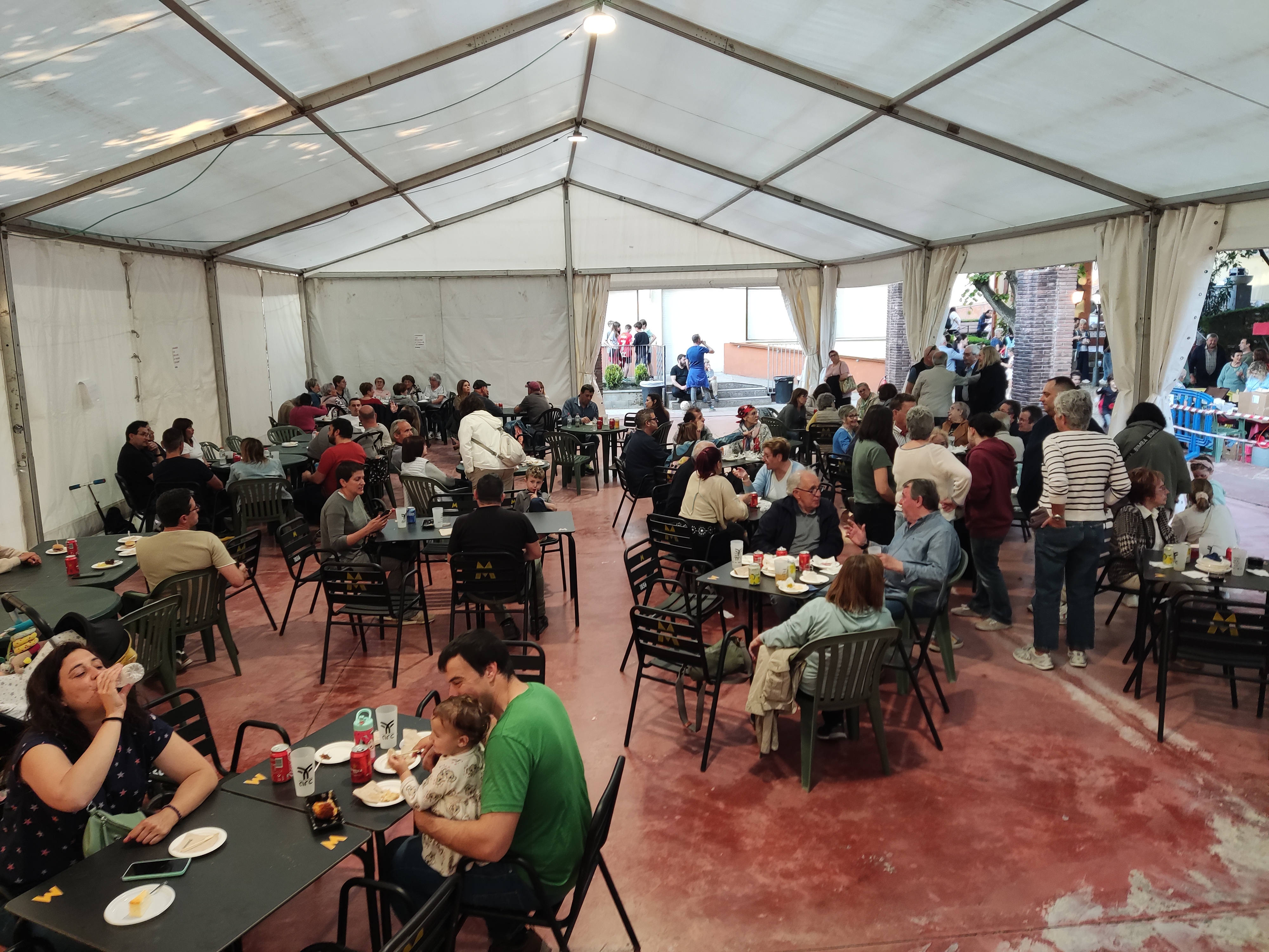 La nova carpa provisional de Can Planoles es va estrenar durant el Tapes ARC Festa del 17 de maig de 2025