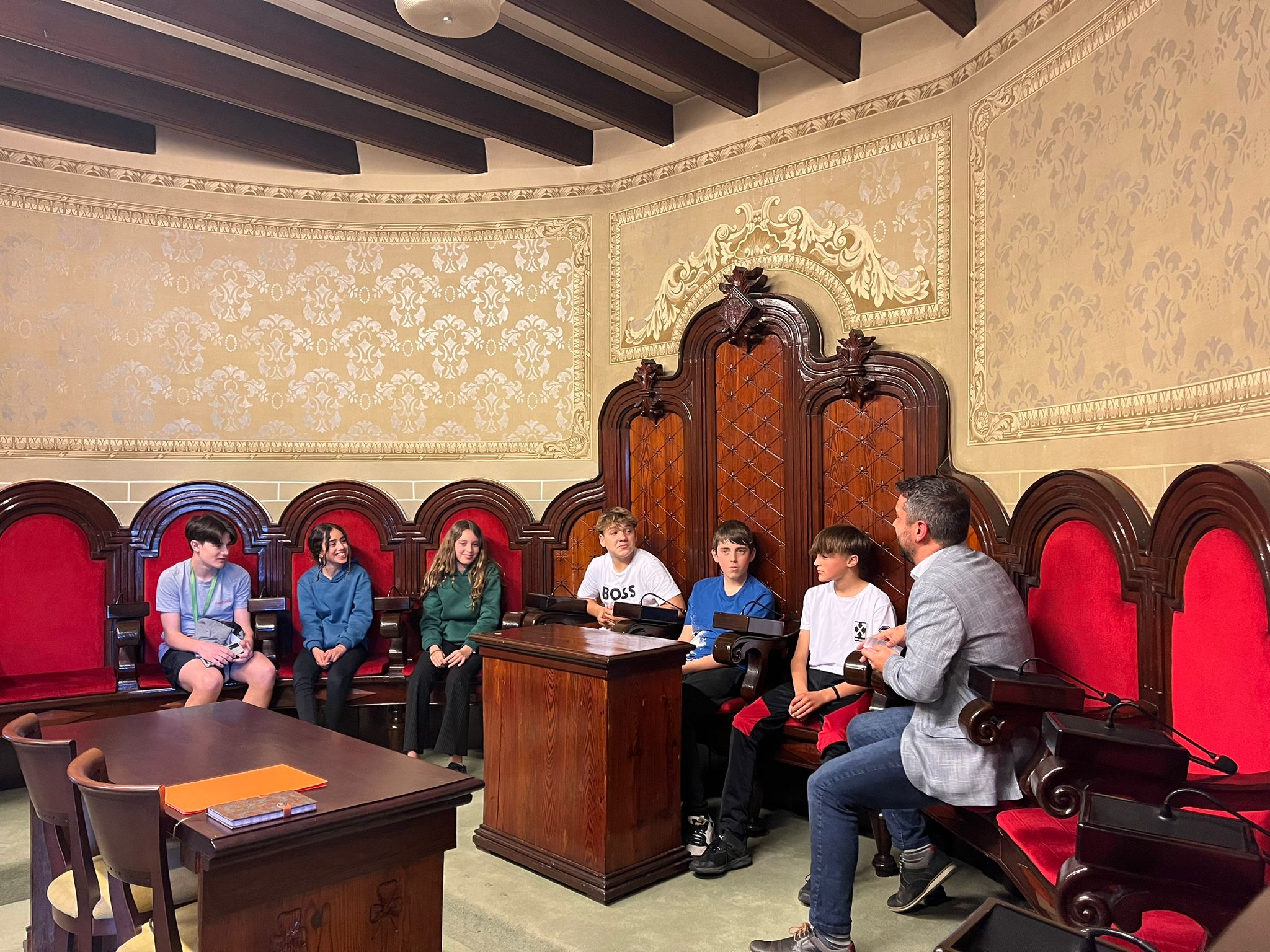 L'acte de constitució del Consell d'Infants es va fer a la sala de plens l'11 d'abril de 2024