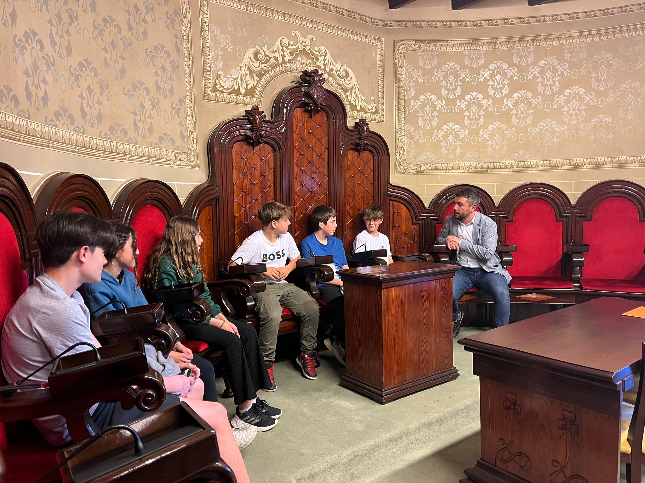 L'acte de constitució del Consell d'Infants es va fer a la sala de plens l'11 d'abril de 2024