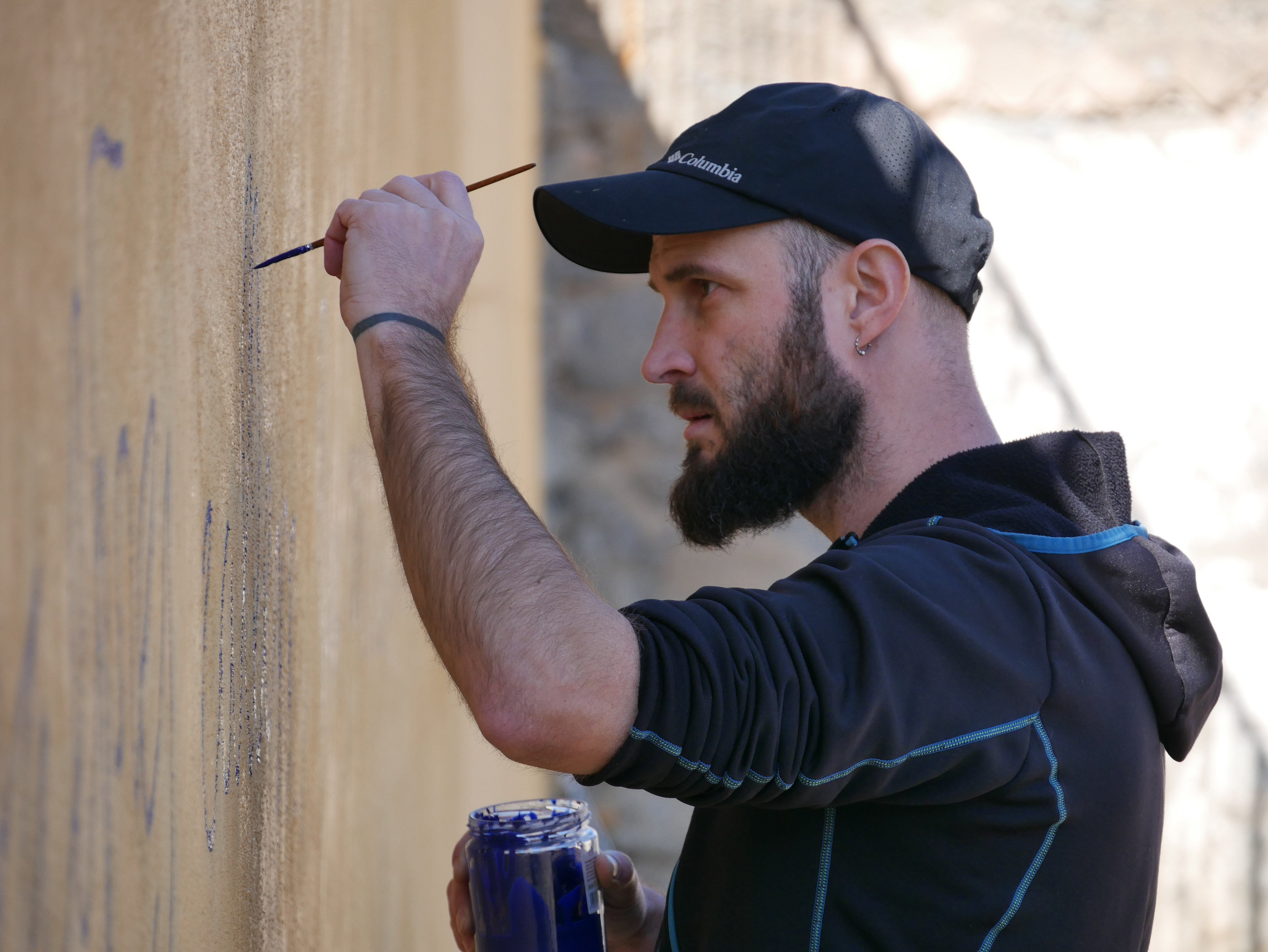 La pintada d'un mural de l'artista i dissenyador Gerard Rodríguez va culminar fa uns dies la primera fase de les obres d'adequació de la futura Casa Museu Miquel Martí i Pol de Roda de Ter
