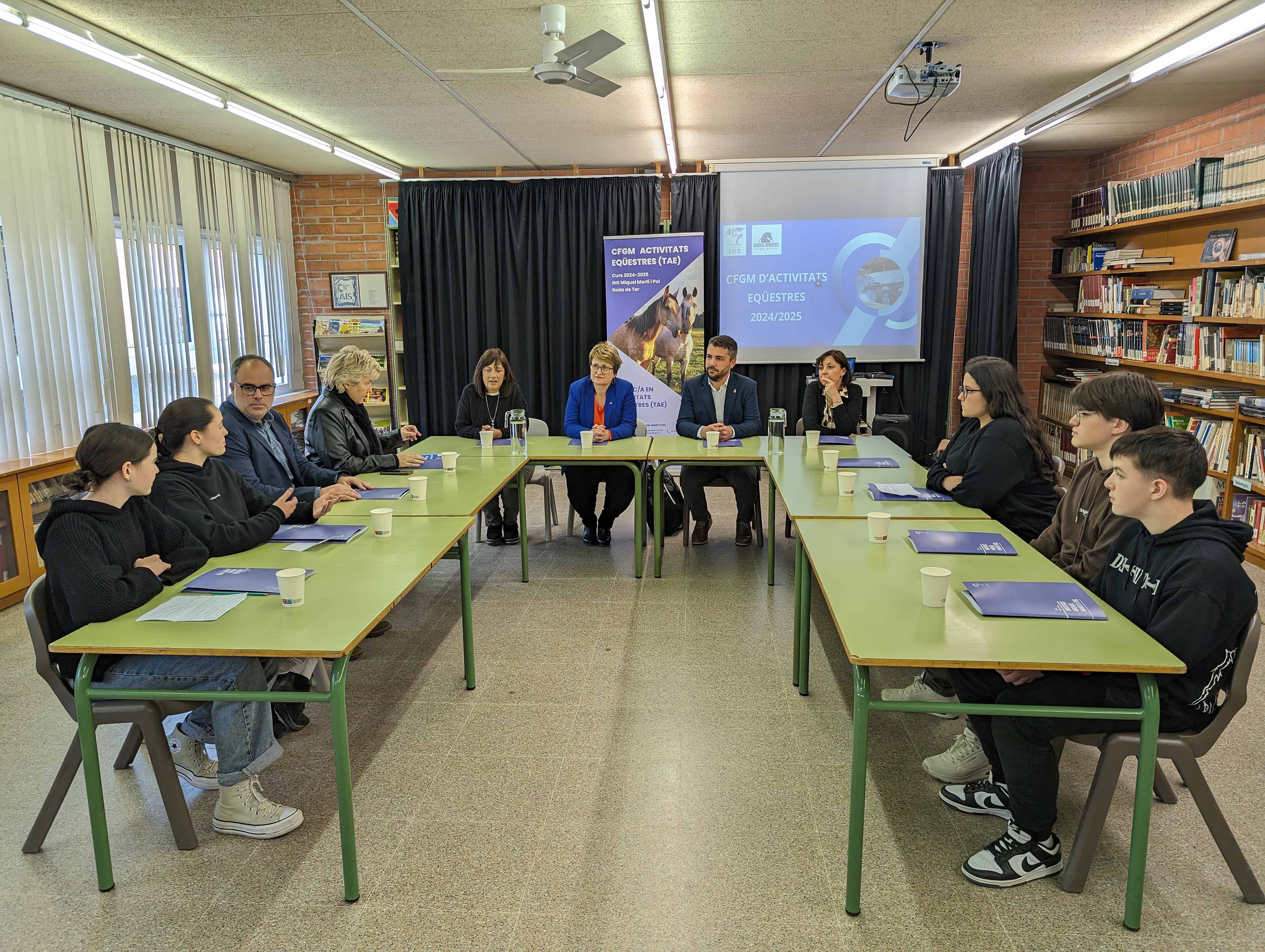 Visita de la consellera d'Educació, Anna Simó, a l'Institut Miquel Martí i Pol de Roda de Ter