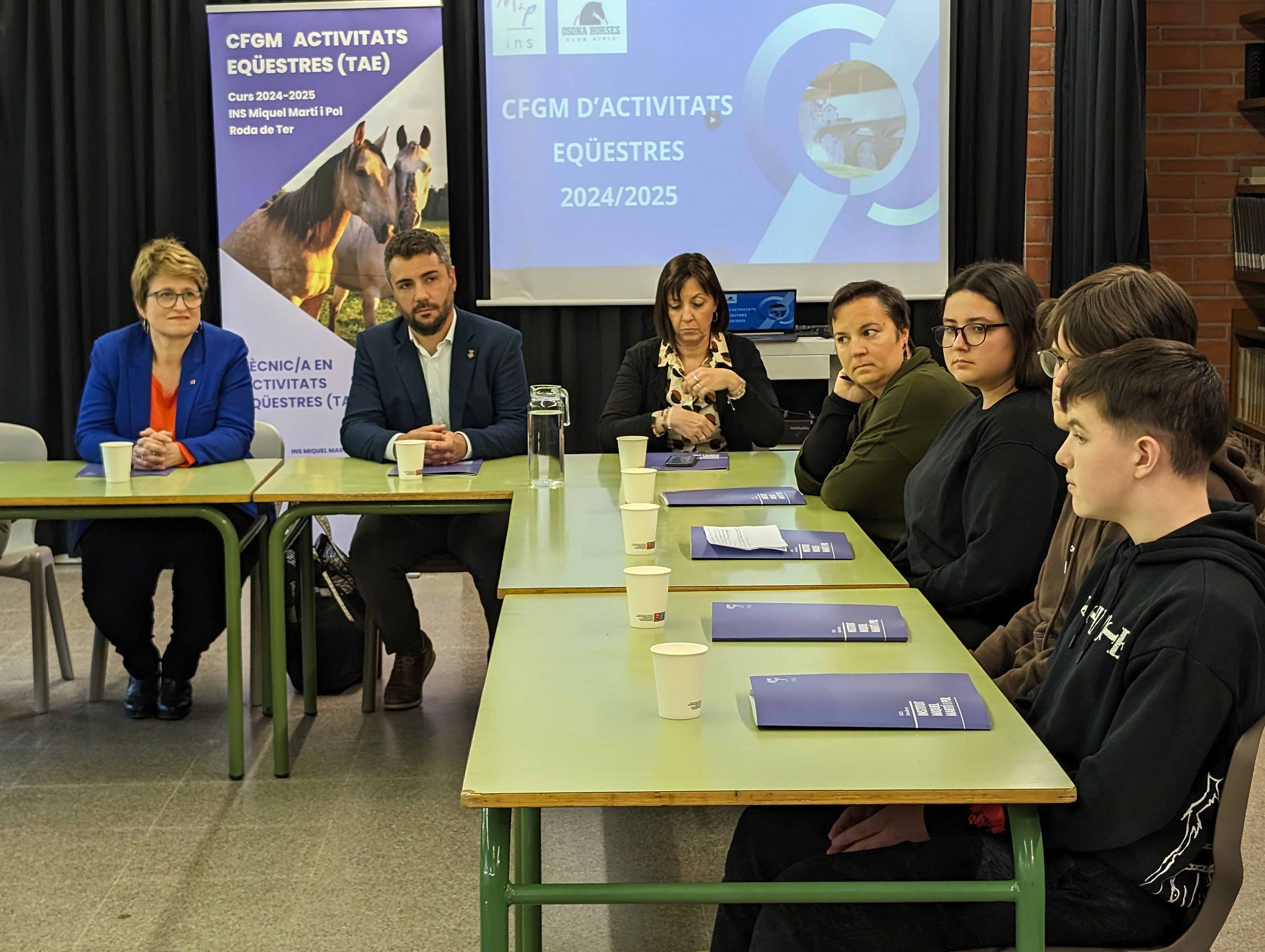 Visita de la consellera d'Educació, Anna Simó, a l'Institut Miquel Martí i Pol de Roda de Ter