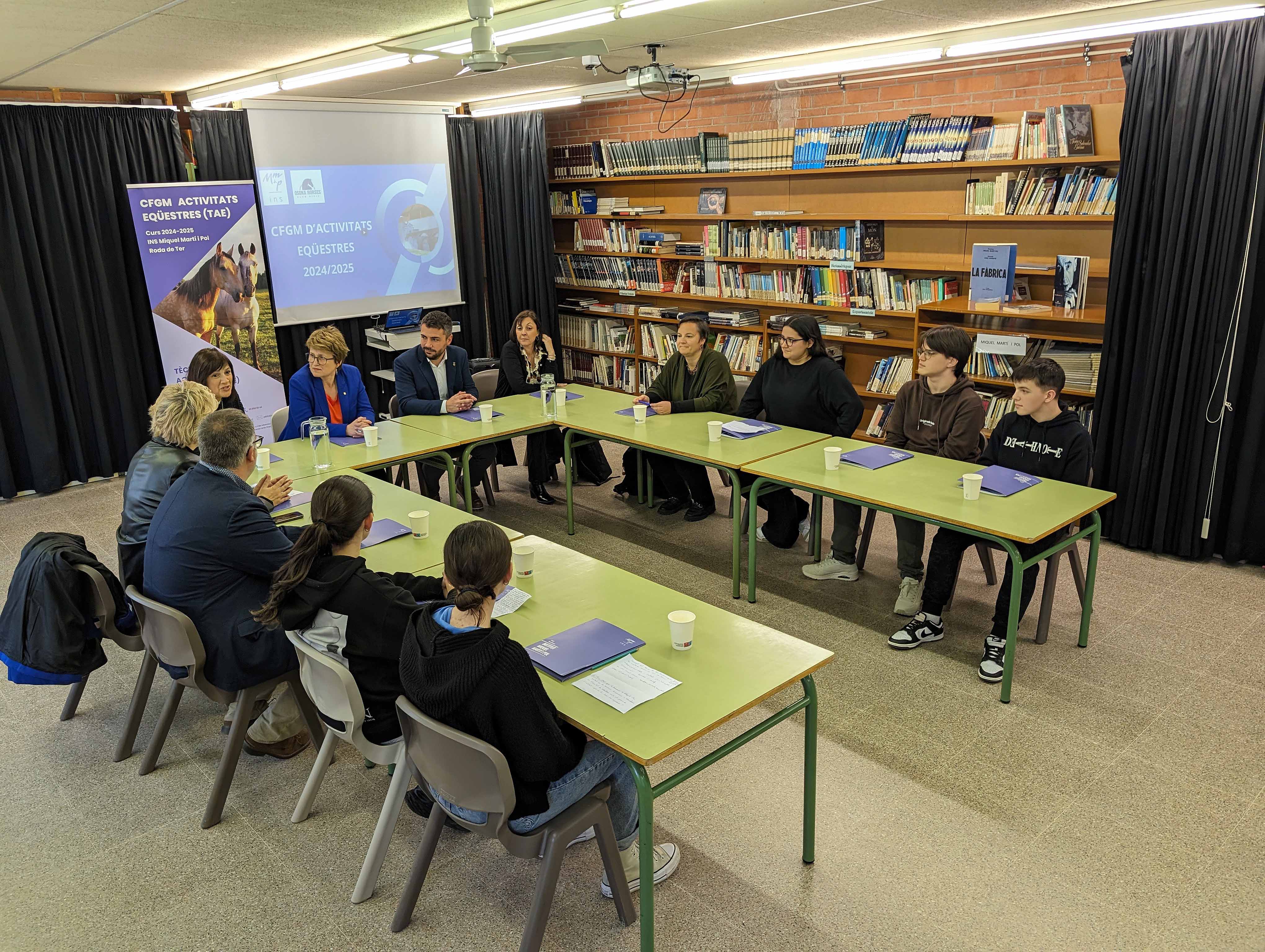 Visita de la consellera d'Educació, Anna Simó, a l'Institut Miquel Martí i Pol de Roda de Ter