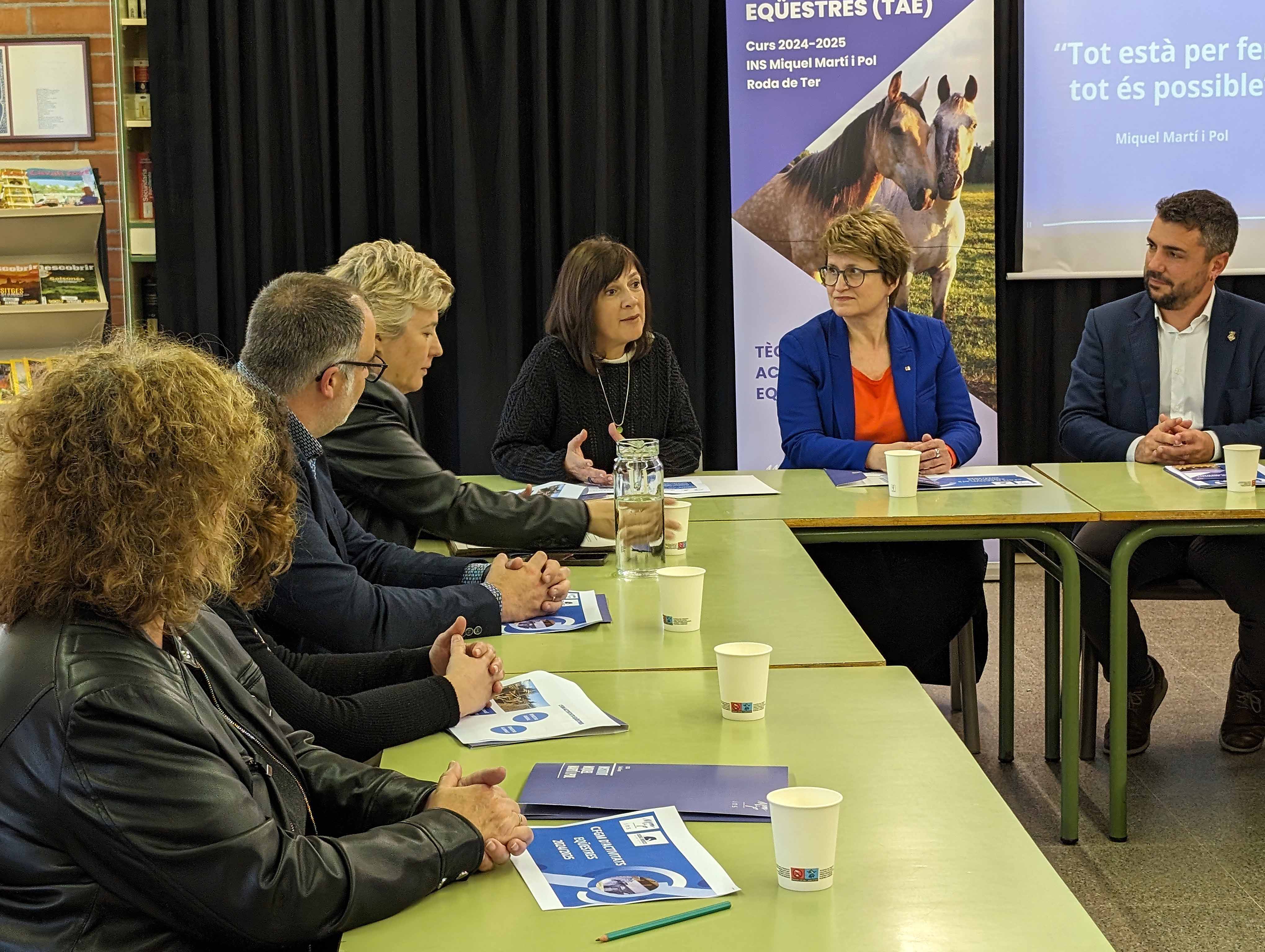 Visita de la consellera d'Educació, Anna Simó, a l'Institut Miquel Martí i Pol de Roda de Ter