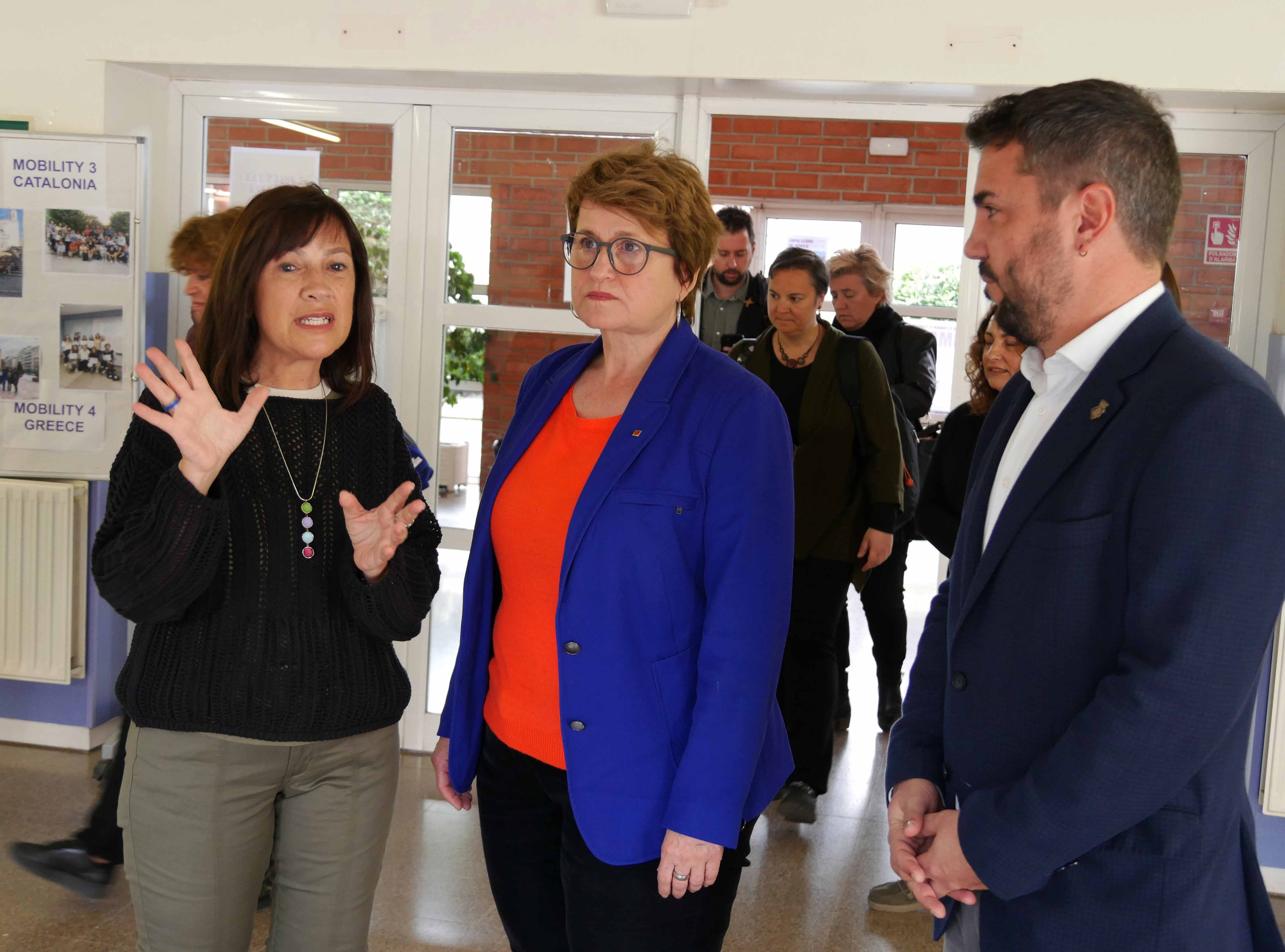 Visita de la consellera d'Educació, Anna Simó, a l'Institut Miquel Martí i Pol de Roda de Ter