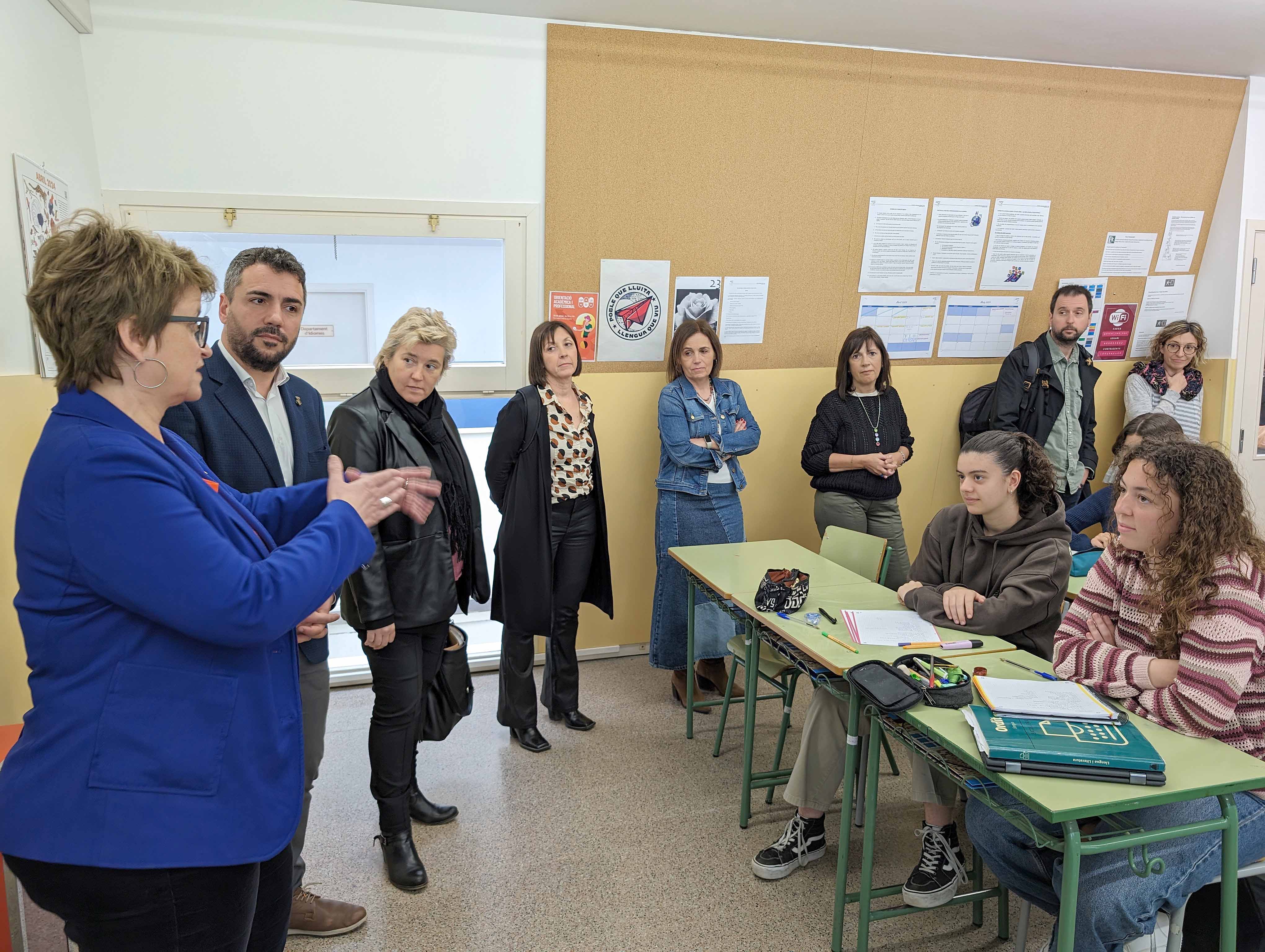 Visita de la consellera d'Educació, Anna Simó, a l'Institut Miquel Martí i Pol de Roda de Ter