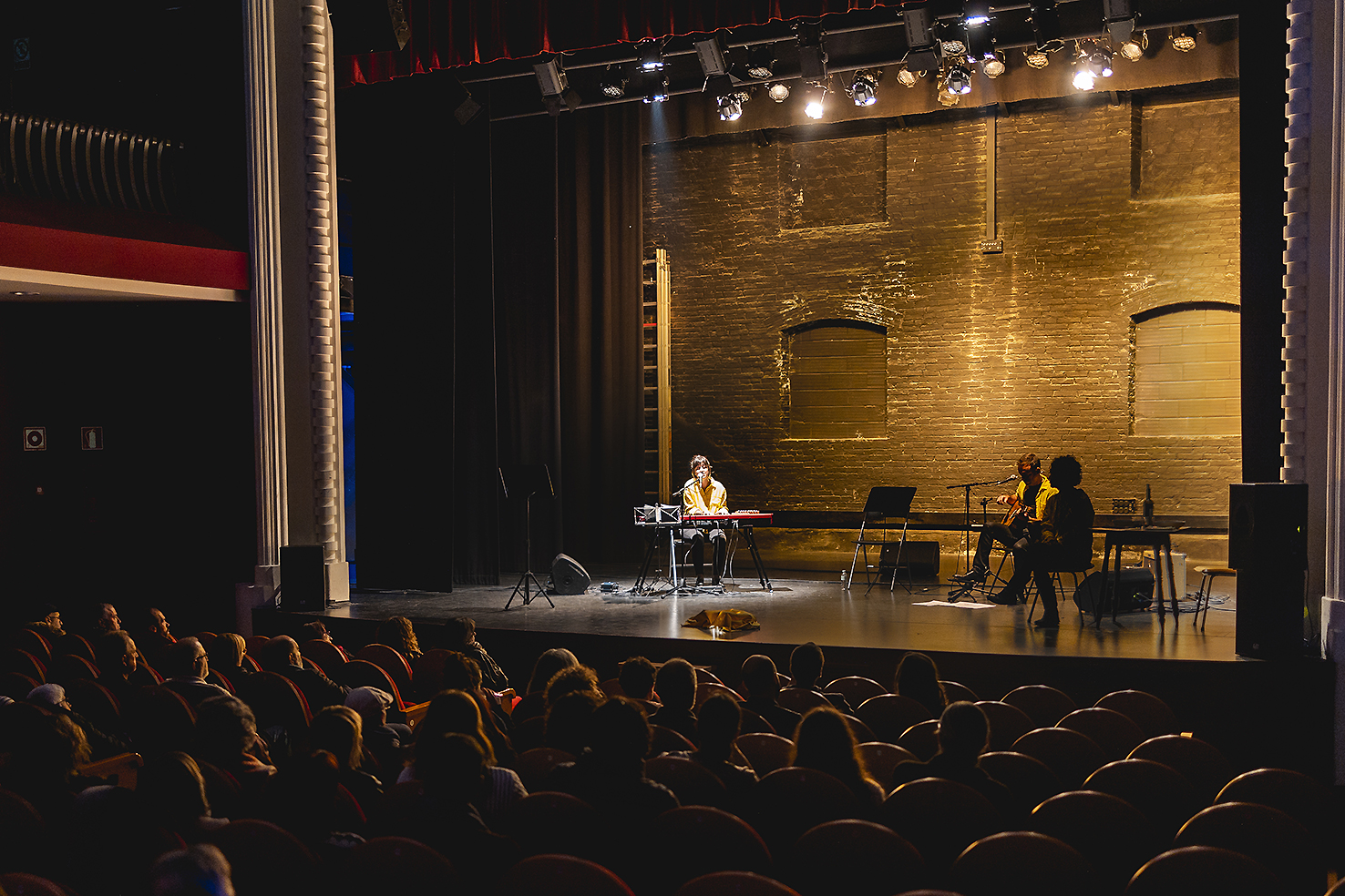 «Amb veu pròpia. Accions poètiques». Espectacle «L'argelaga del desig» amb Sònia Moya, Lu Rois i Santi Careta.