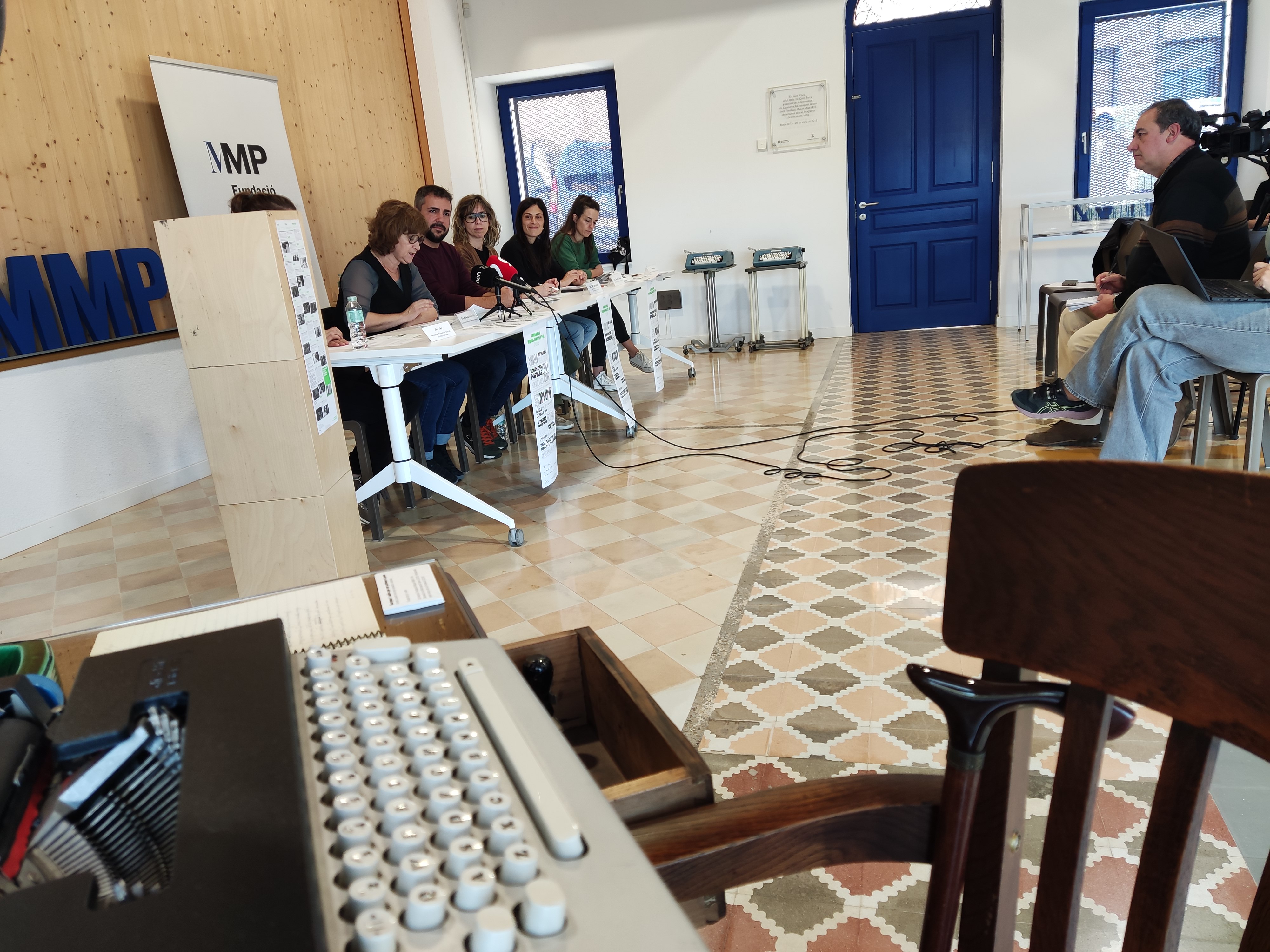 Roda de premsa de presentaci&oacute; de les Jornades MMP 2025, a la seu de la Fundaci&oacute; Miquel Mart&iacute; i Pol.