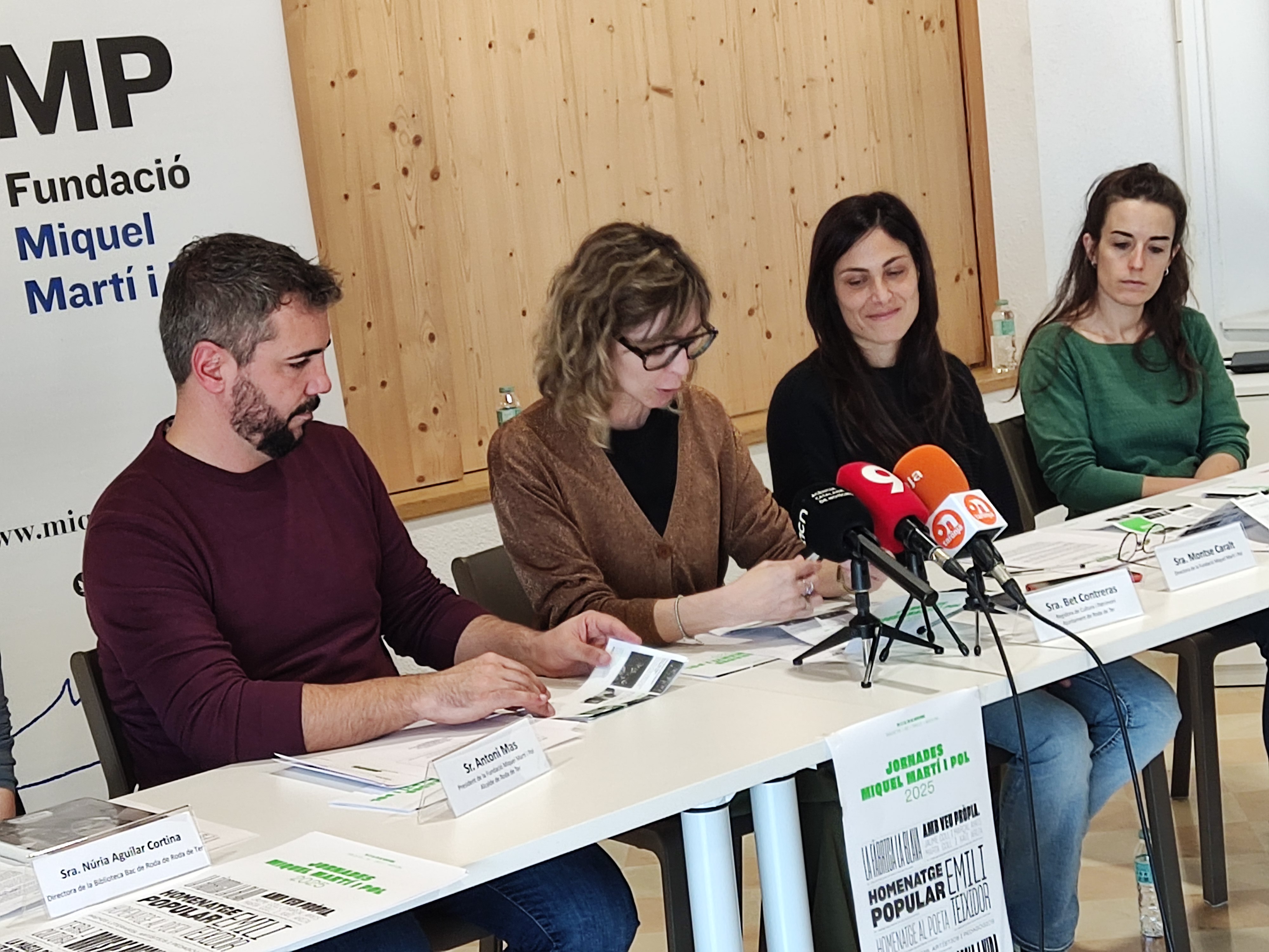 Roda de premsa de presentaci&oacute; de les Jornades MMP 2025, a la seu de la Fundaci&oacute; Miquel Mart&iacute; i Pol.