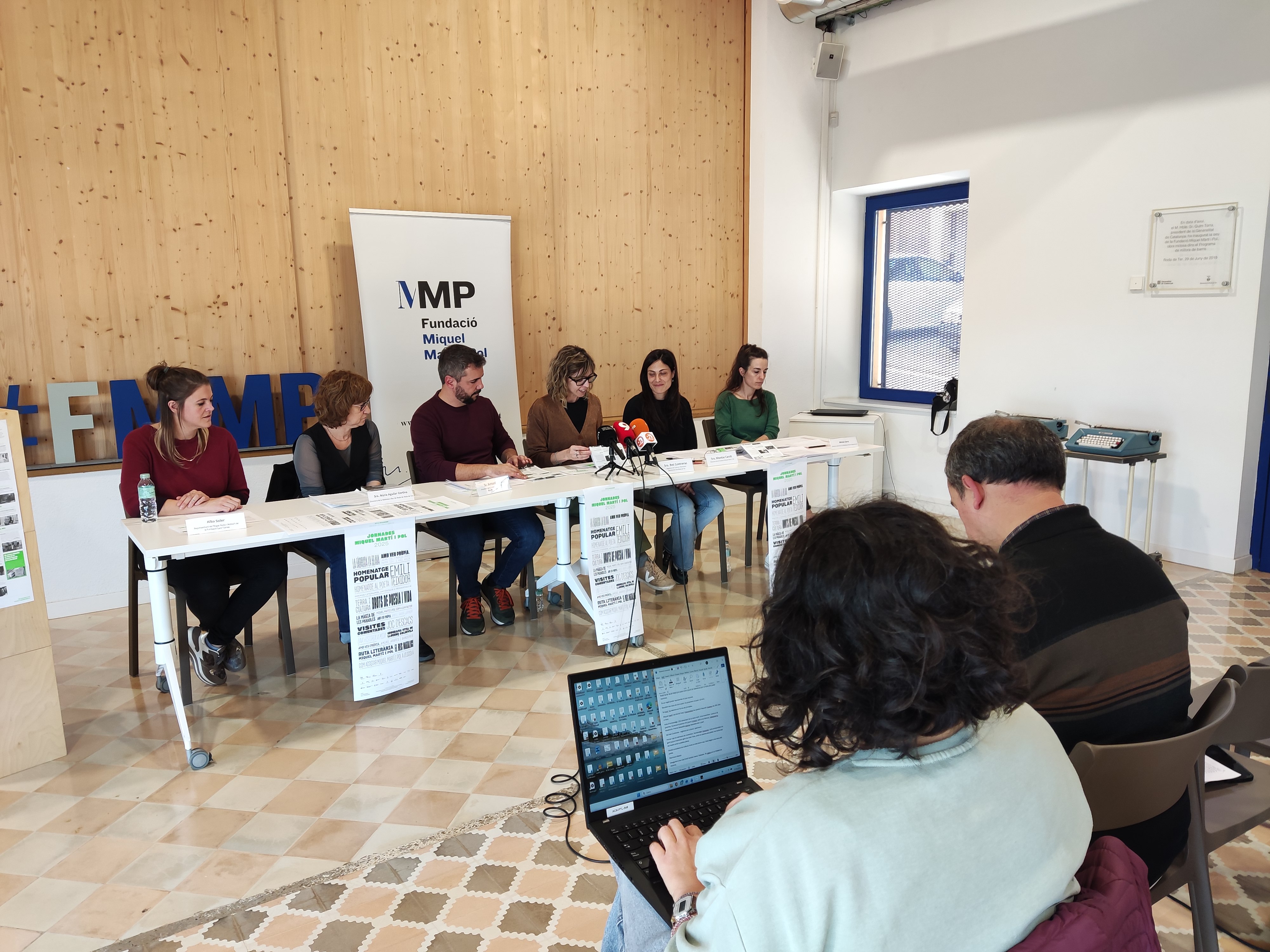 Roda de premsa de presentaci&oacute; de les Jornades MMP 2025, a la seu de la Fundaci&oacute; Miquel Mart&iacute; i Pol.