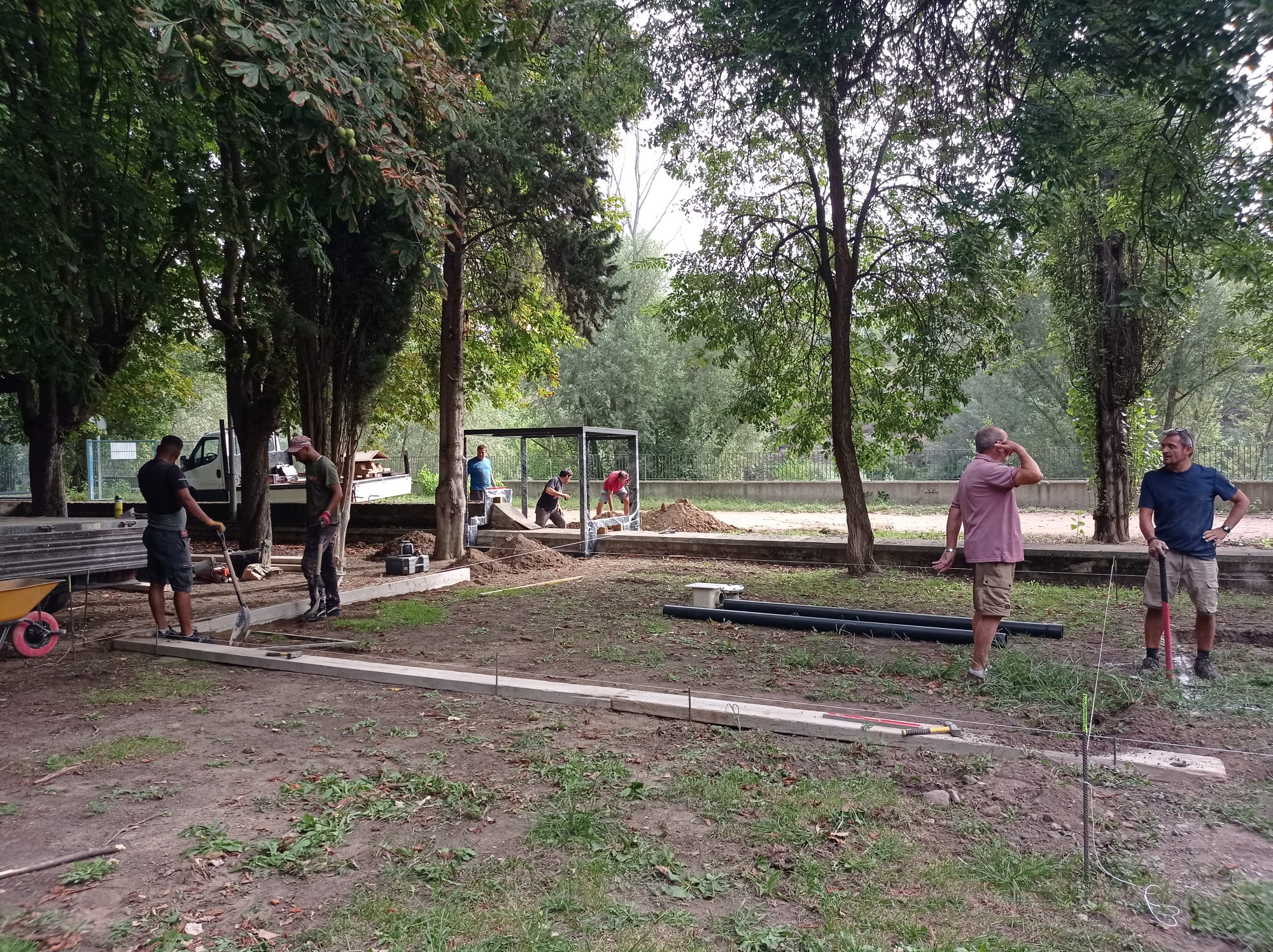 El nou joc infantil d'aigua s'instal·la als Jardins de La Blava, molt a prop de La Guingueta