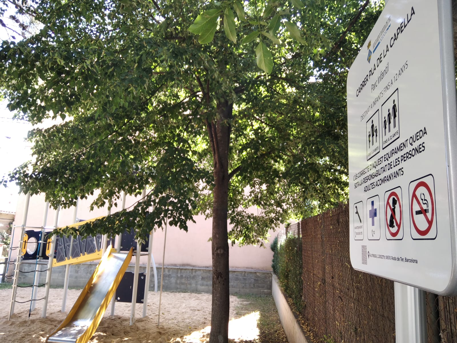 Aquest és el nou joc modular del parc infantil del carrer Pla de la Capella