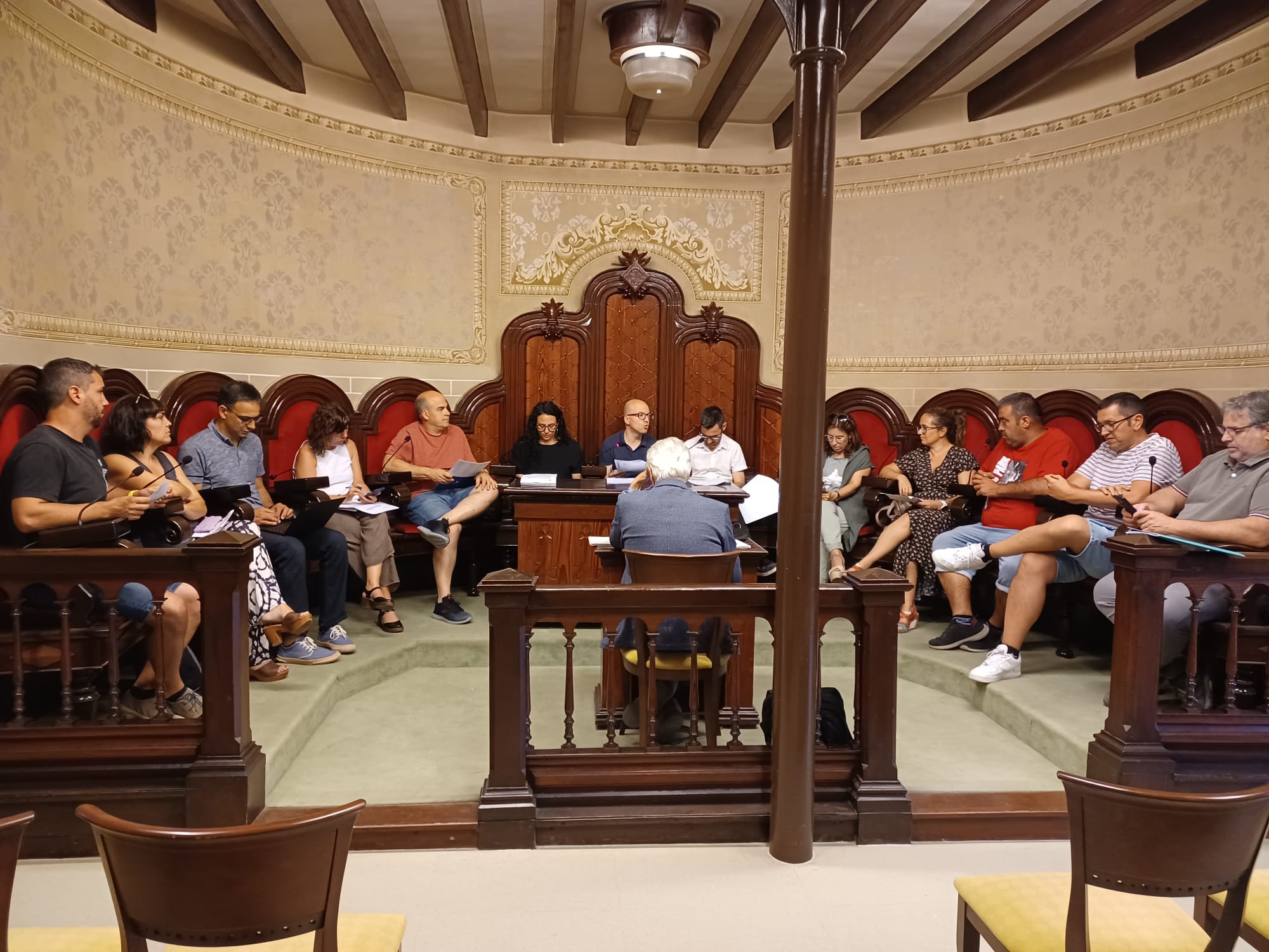 Roda de Ter implanta mesures per frenar l'escalada del preu de la llum en les finances municipals
