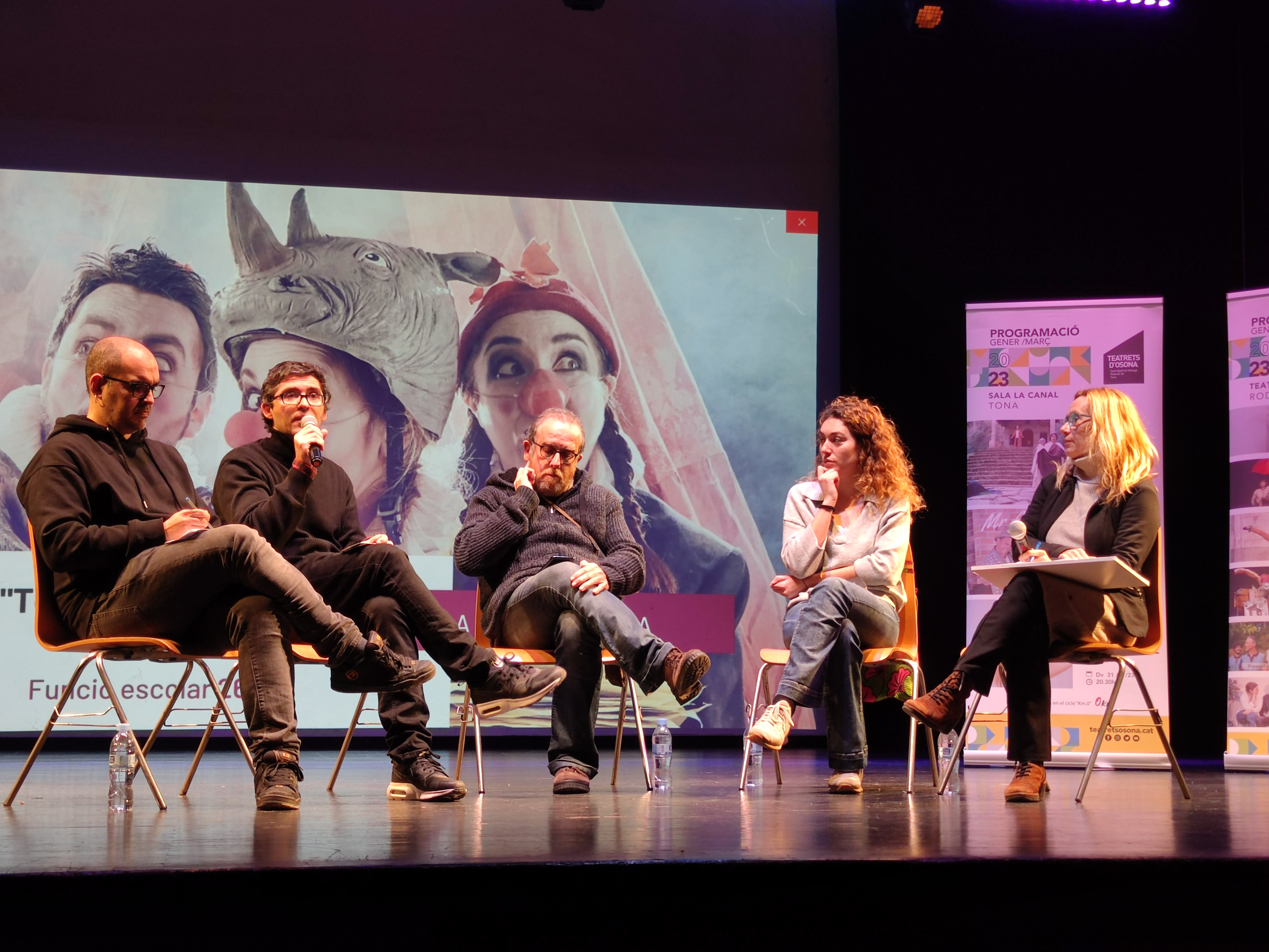 Un moment de la presentació de la temporada 2023 de Teatrets d'Osona, a la Sala La Canal de Tona.