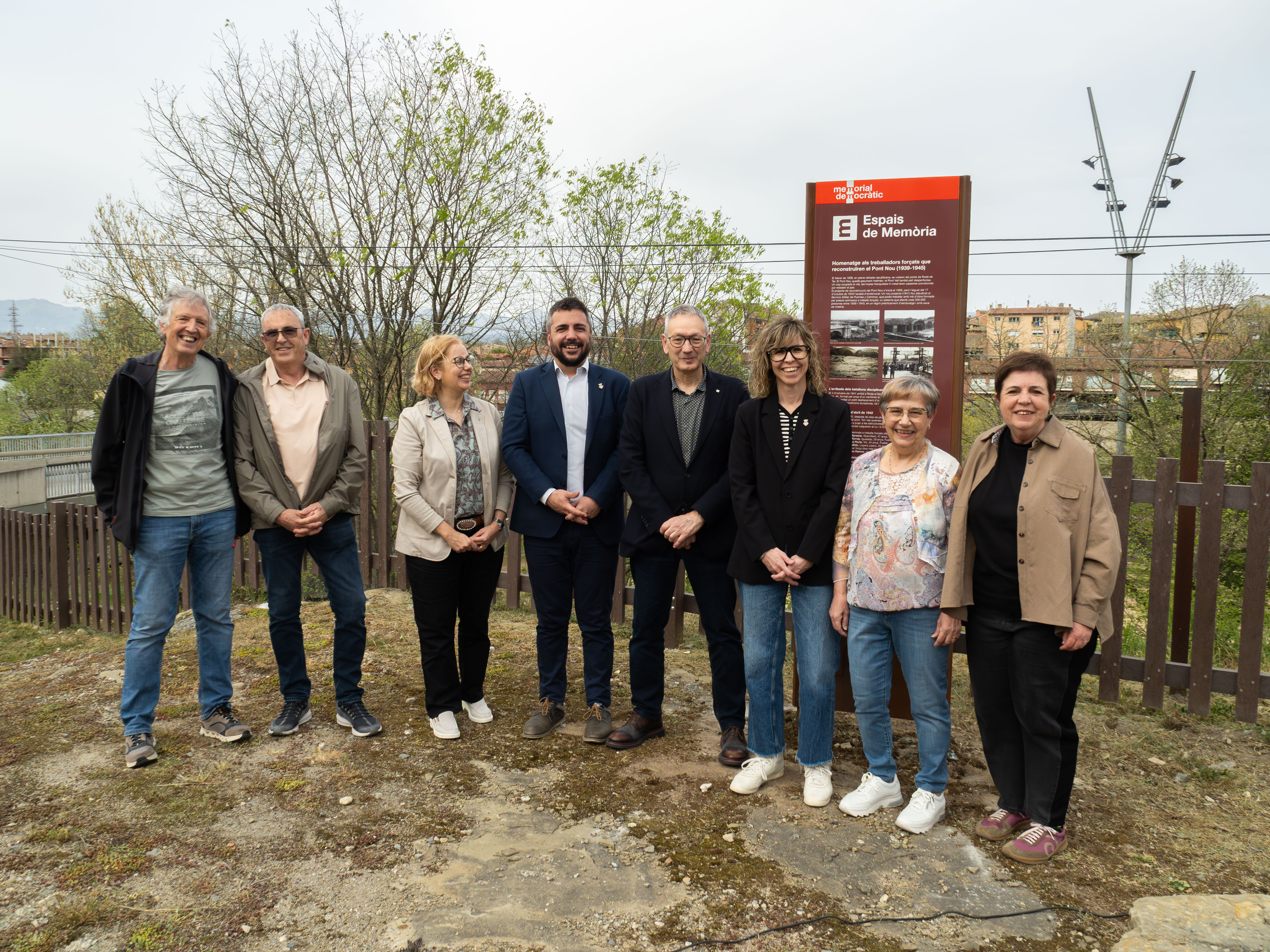 Roda de Ter inaugura el tòtem en memòria dels treballadors forçats que reconstruïren el Pont Nou