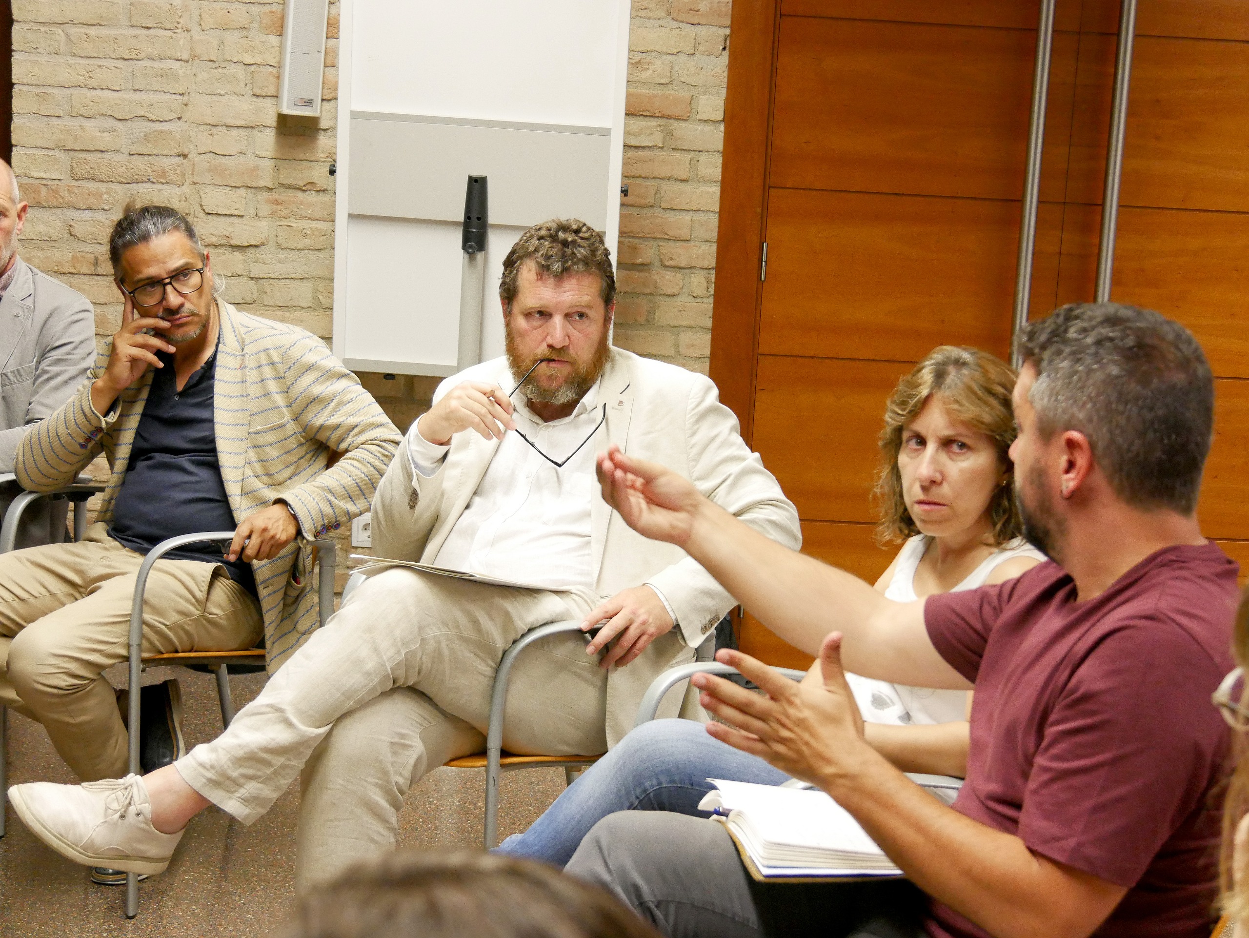 La delegació de la Generalitat que es va reunir amb representants de la Taula del Trànsit de Roda de Ter.