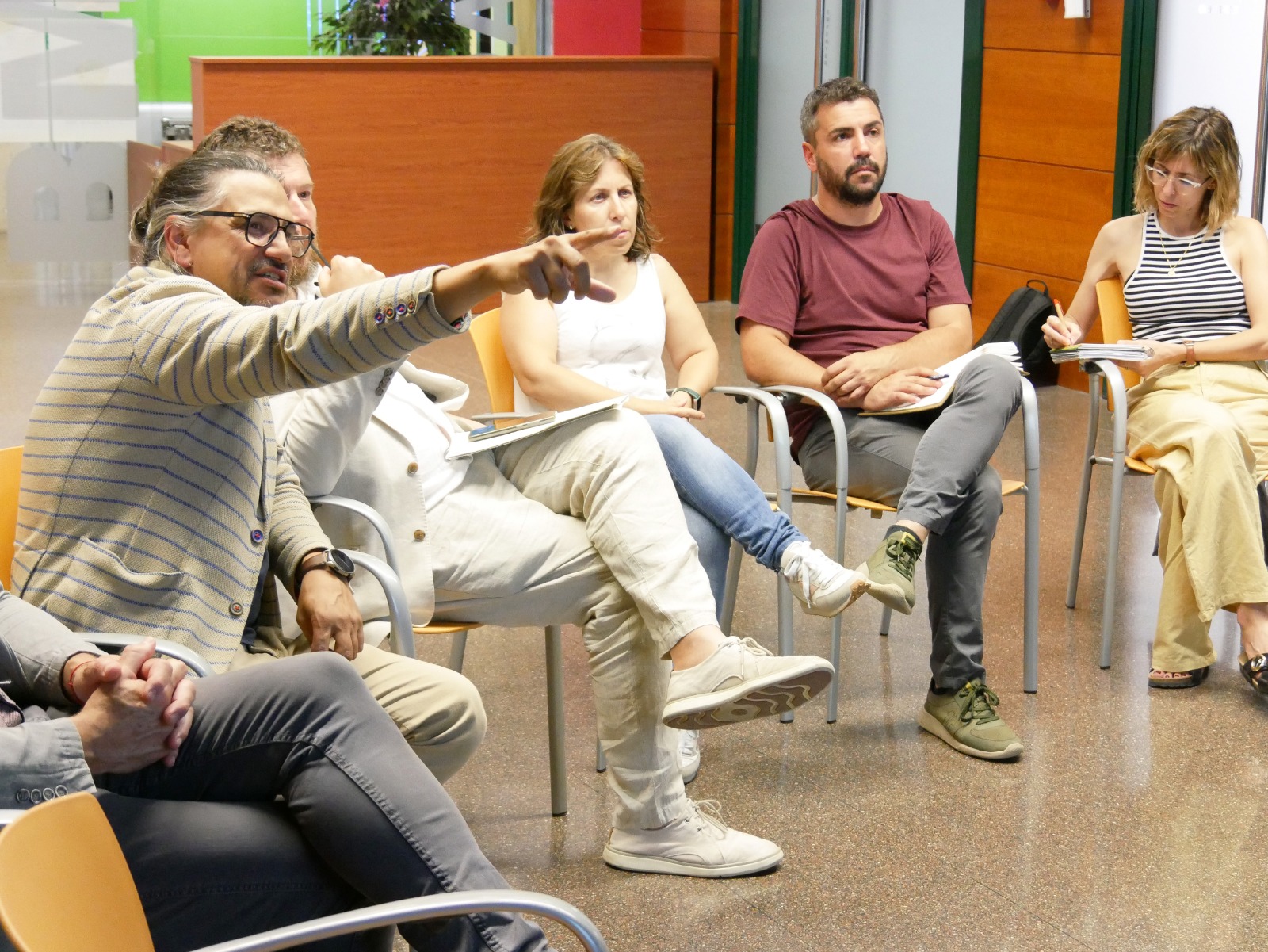 La delegació de la Generalitat que es va reunir amb representants de la Taula del Trànsit de Roda de Ter.