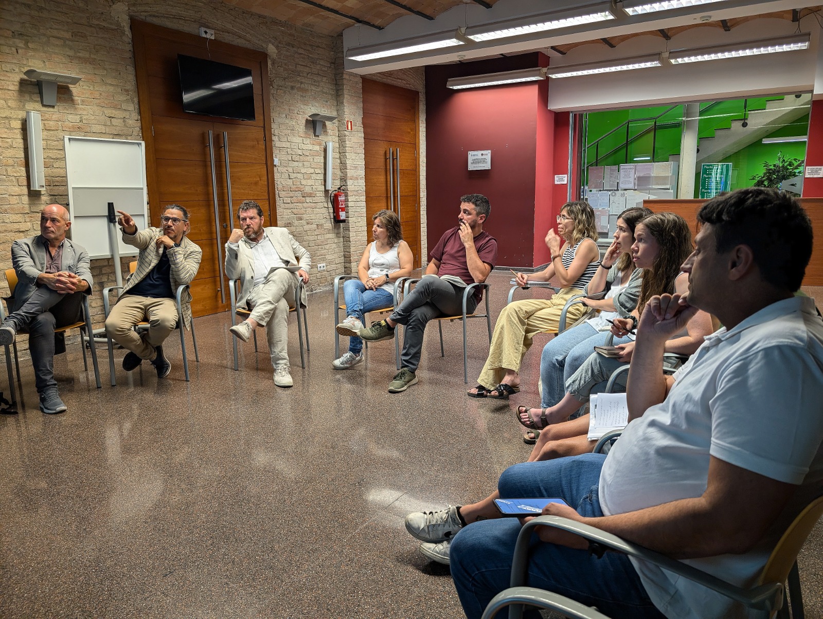 La delegació de la Generalitat que es va reunir amb representants de la Taula del Trànsit de Roda de Ter.