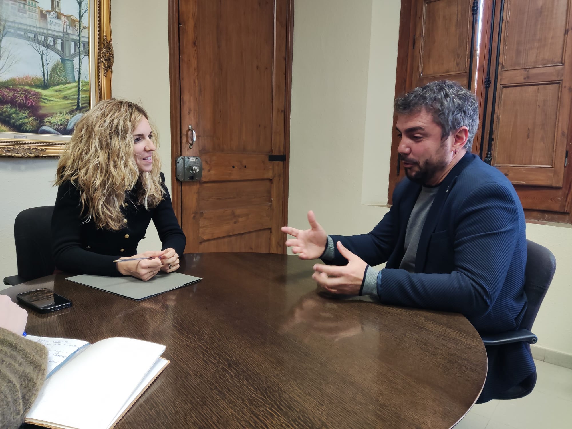 La delegada del Govern a la Catalunya Central, Elia Tortolero, visita l'Ajuntament de Roda de Ter