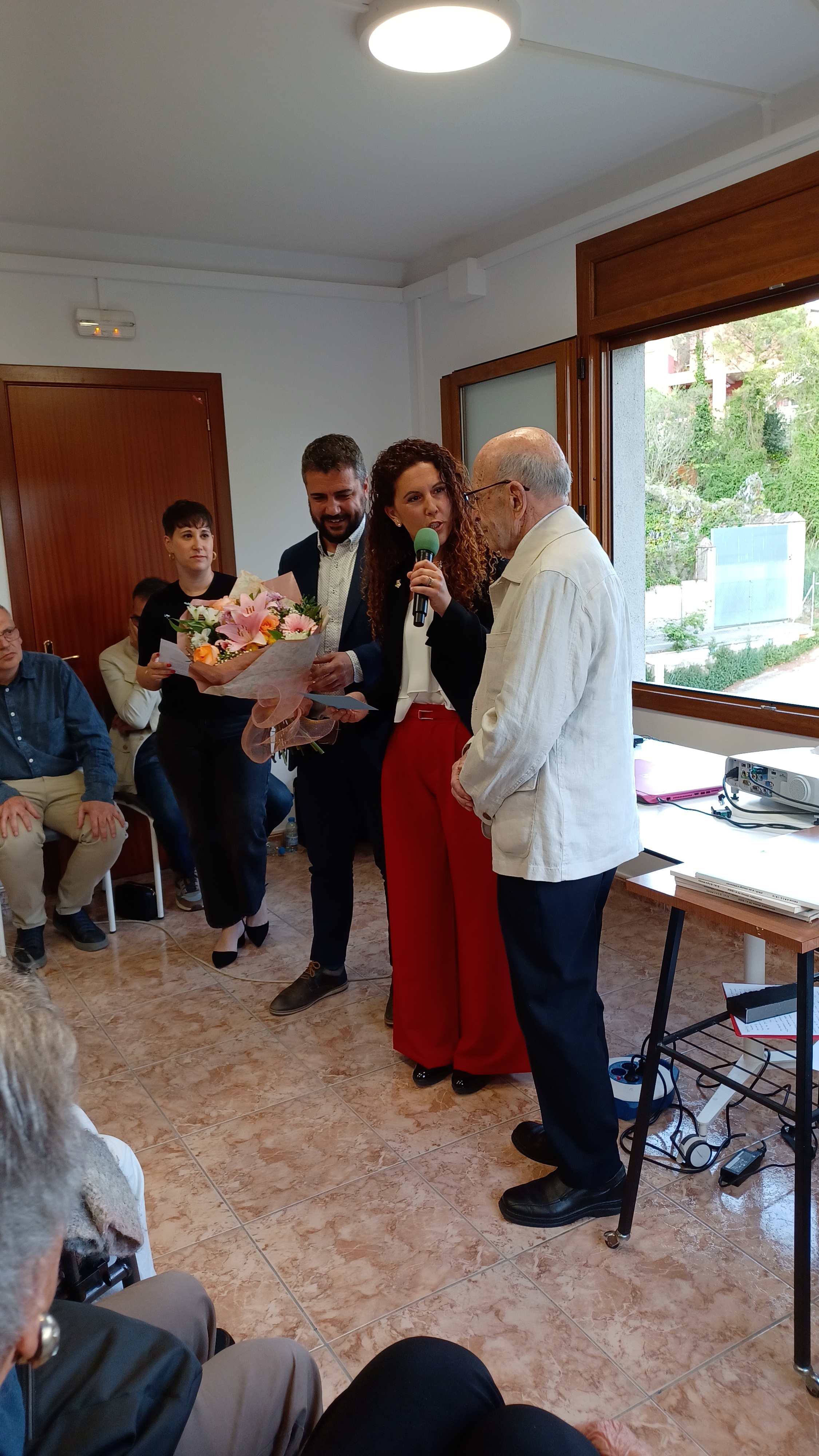 El rodenc Joan Sala rep la medalla centenària en un emotiu homenatge