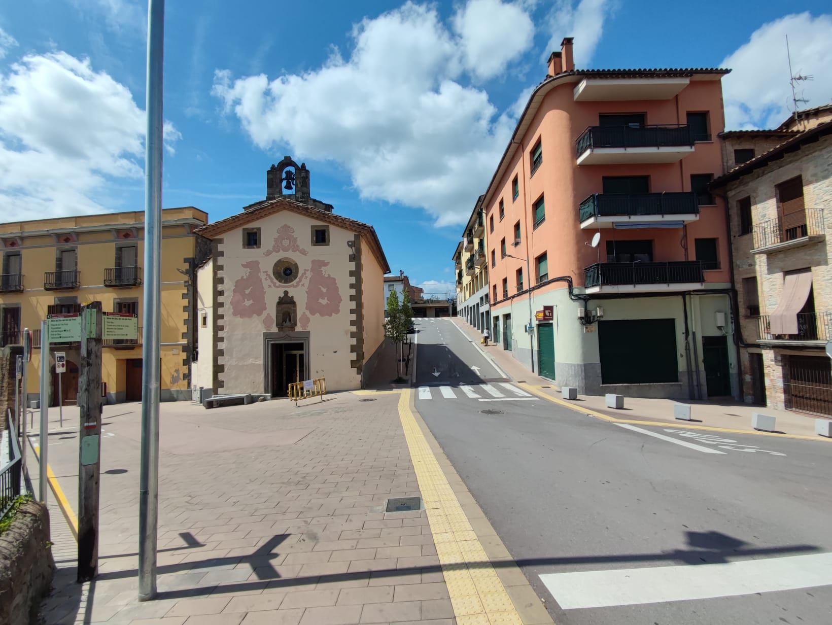 Tall de trànsit al carrer Call de la Capella i canvi provisional de circulació al carrer Verge del Sòl del Pont