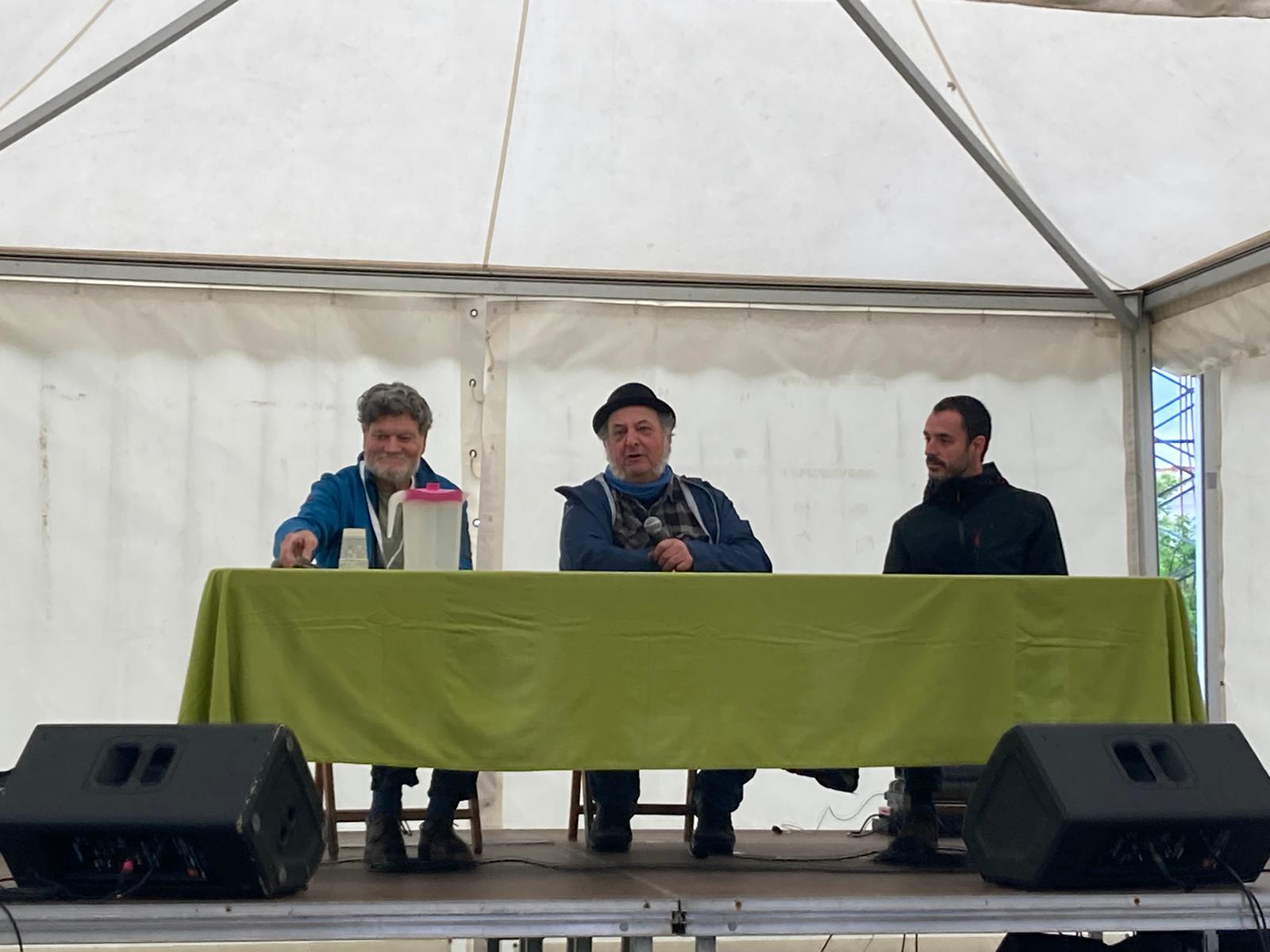 Participada 12a Fira de la Llavor que s'ha hagut adaptat a la pluja