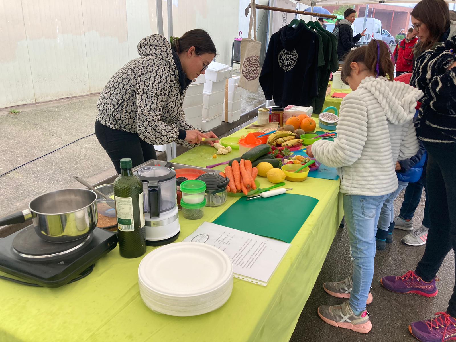Participada 12a Fira de la Llavor que s'ha hagut adaptat a la pluja