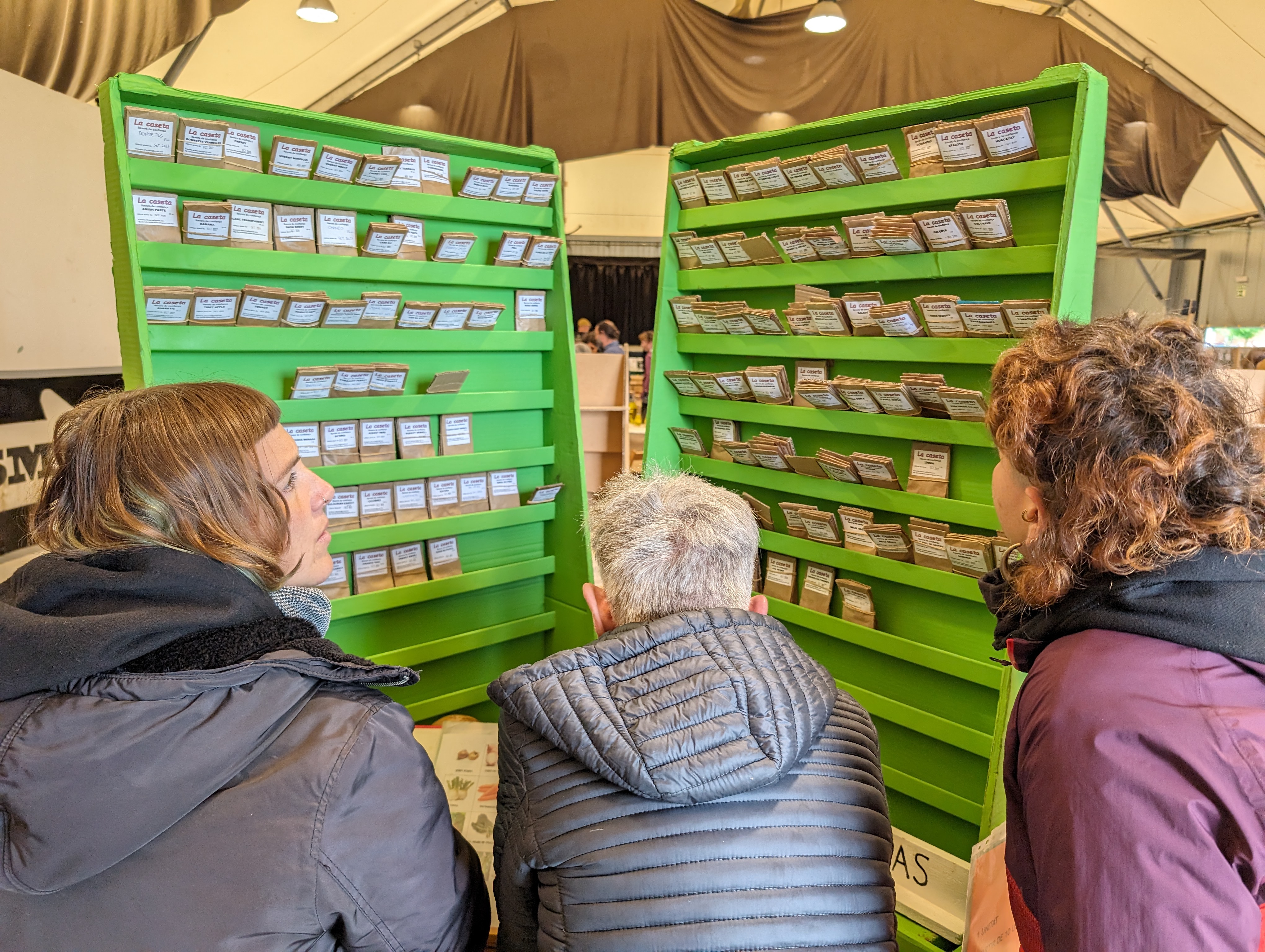 Participada 12a Fira de la Llavor que s'ha hagut adaptat a la pluja