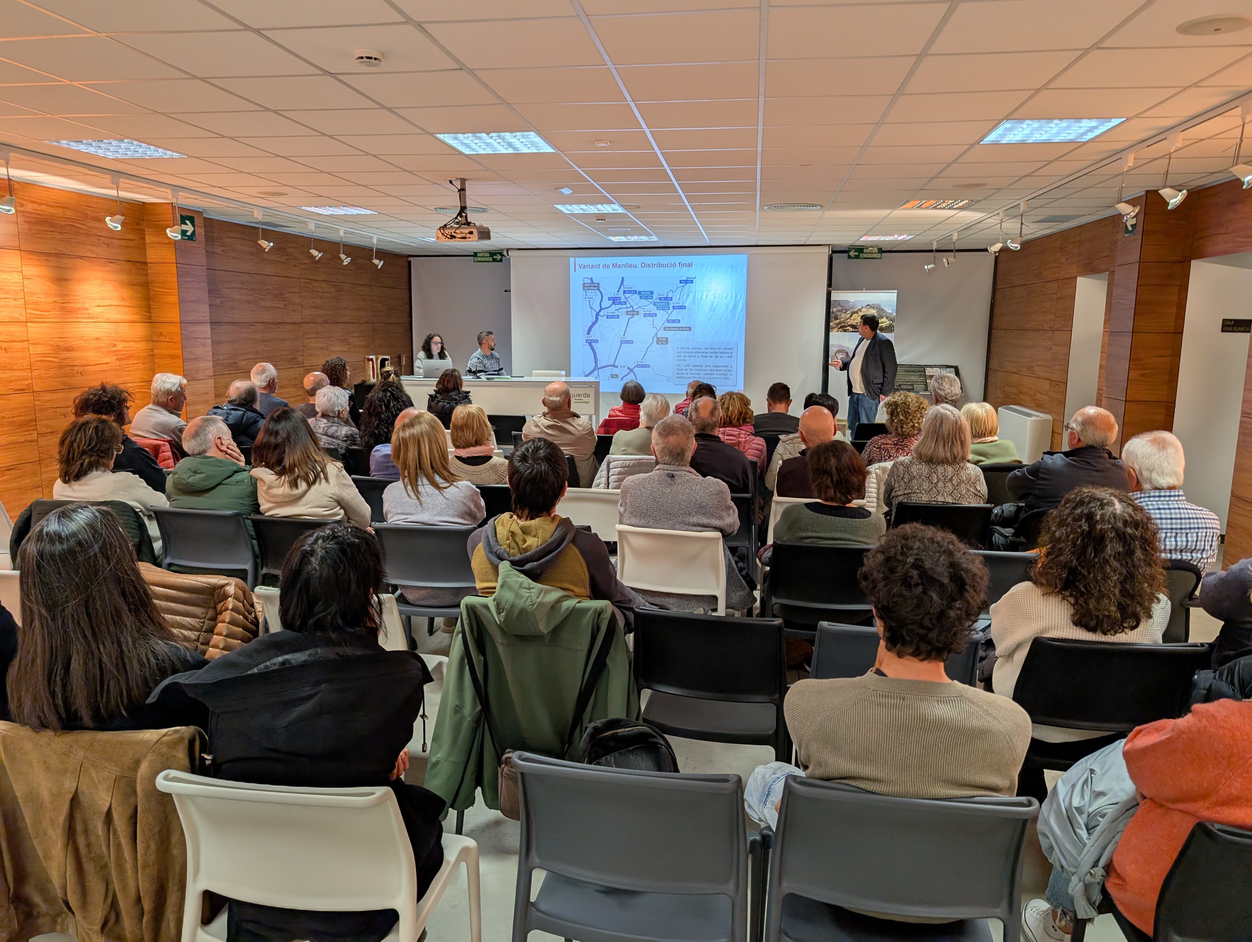 Roda de Ter presenta el funcionament del proc&eacute;s participatiu sobre el tr&agrave;nsit, on la ciutadania pot fer propostes fins al 26 d'abril