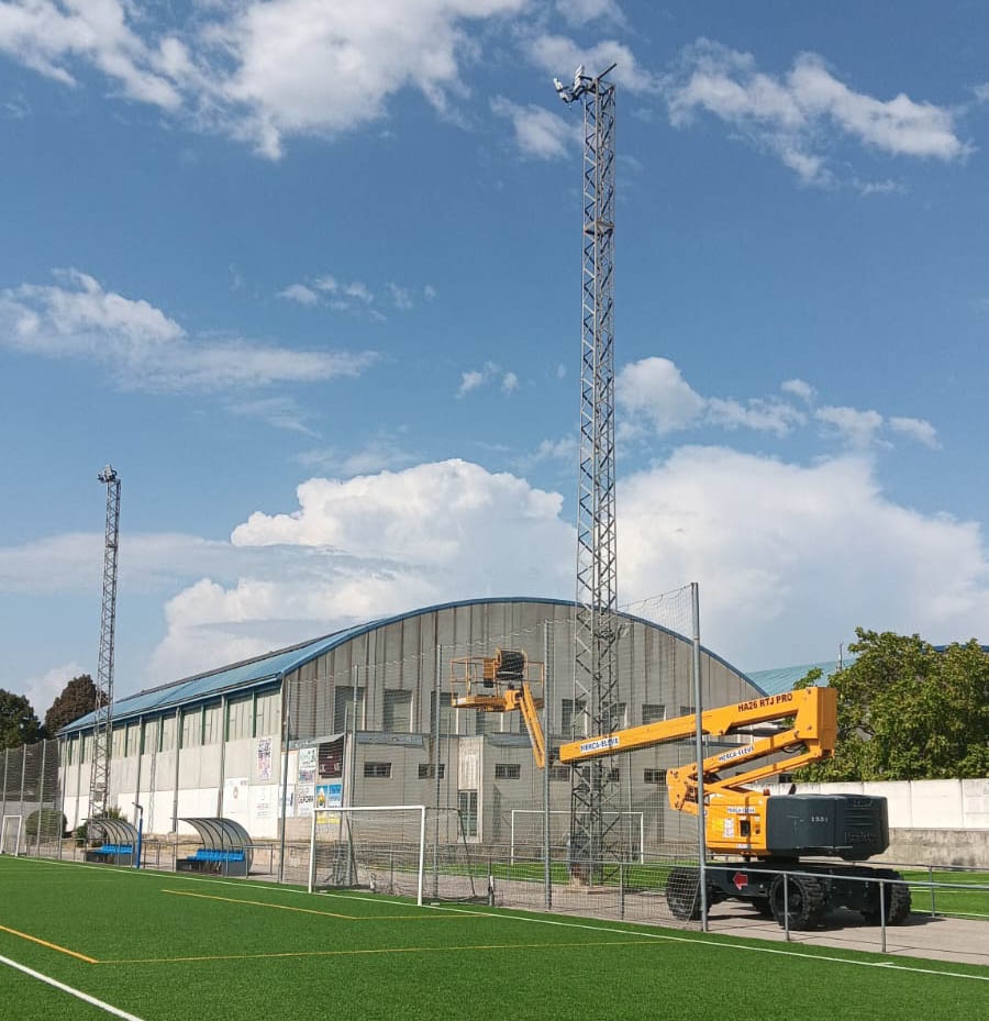 El camp de futbol municipal estrena il·luminació LED