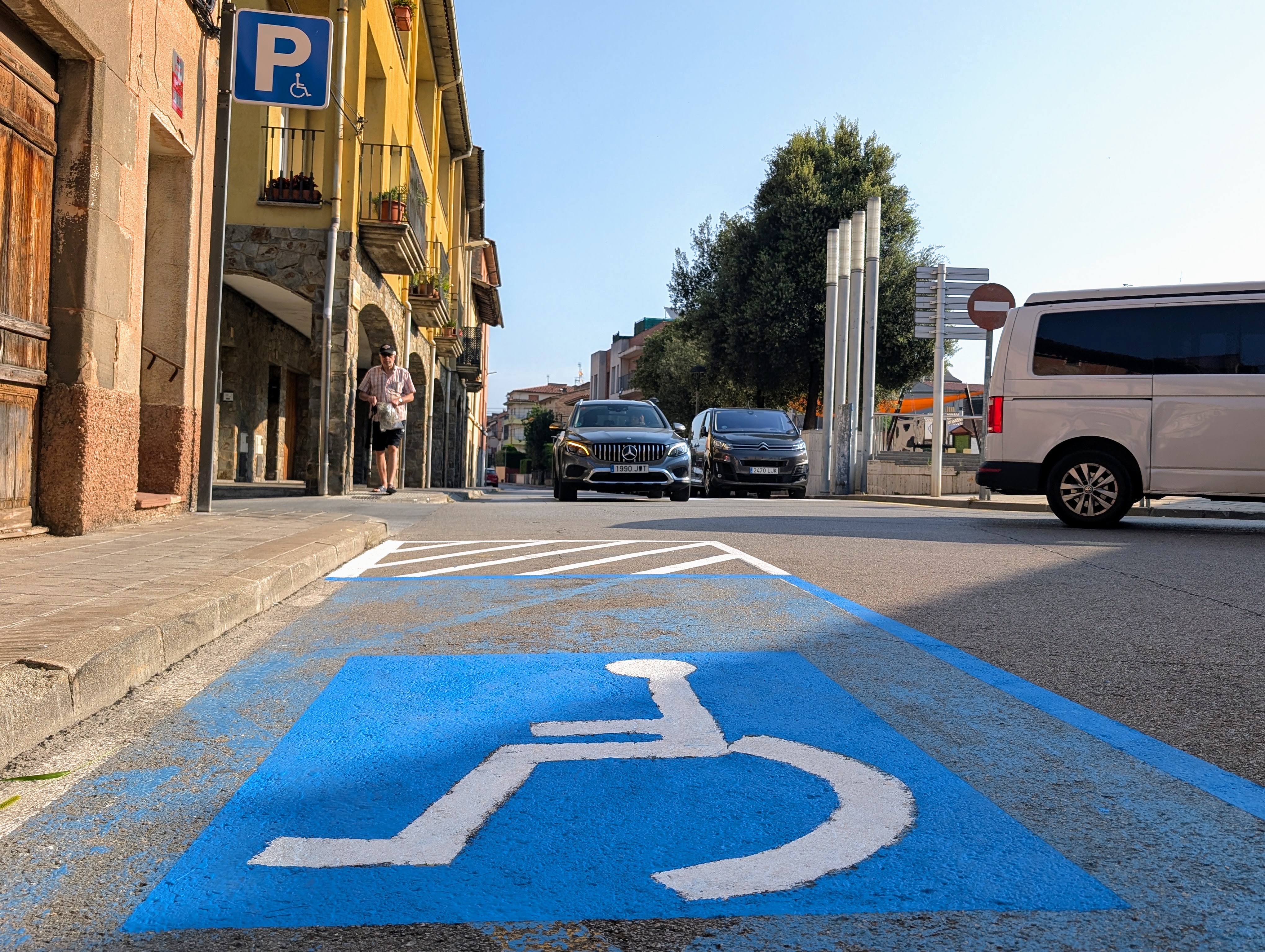 Finalitza l'adequació de les 27 places d'aparcament per a persones amb mobilitat reduïda
