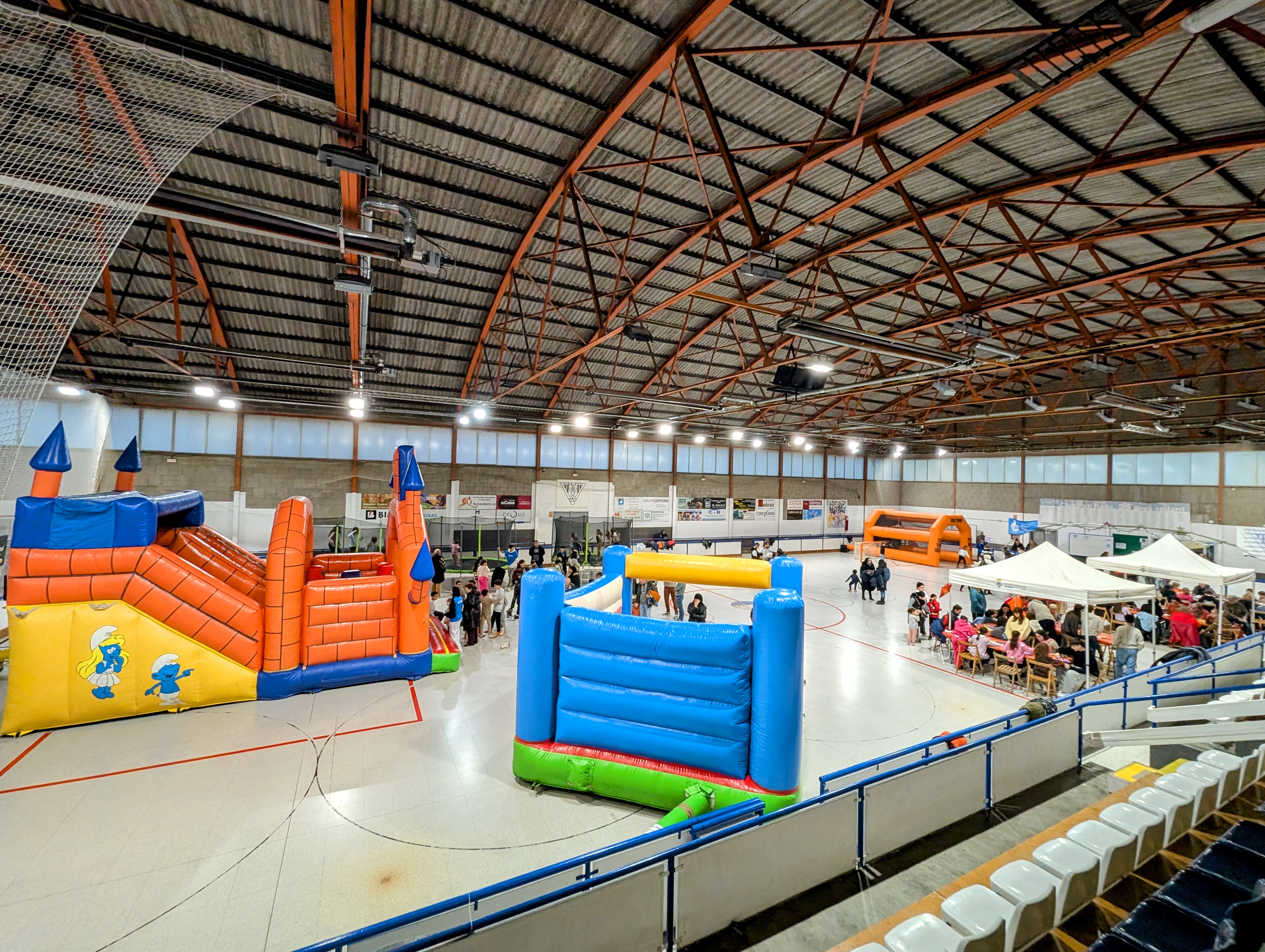 El Parc de Nadal omple el pavelló d'activitats per a la mainada